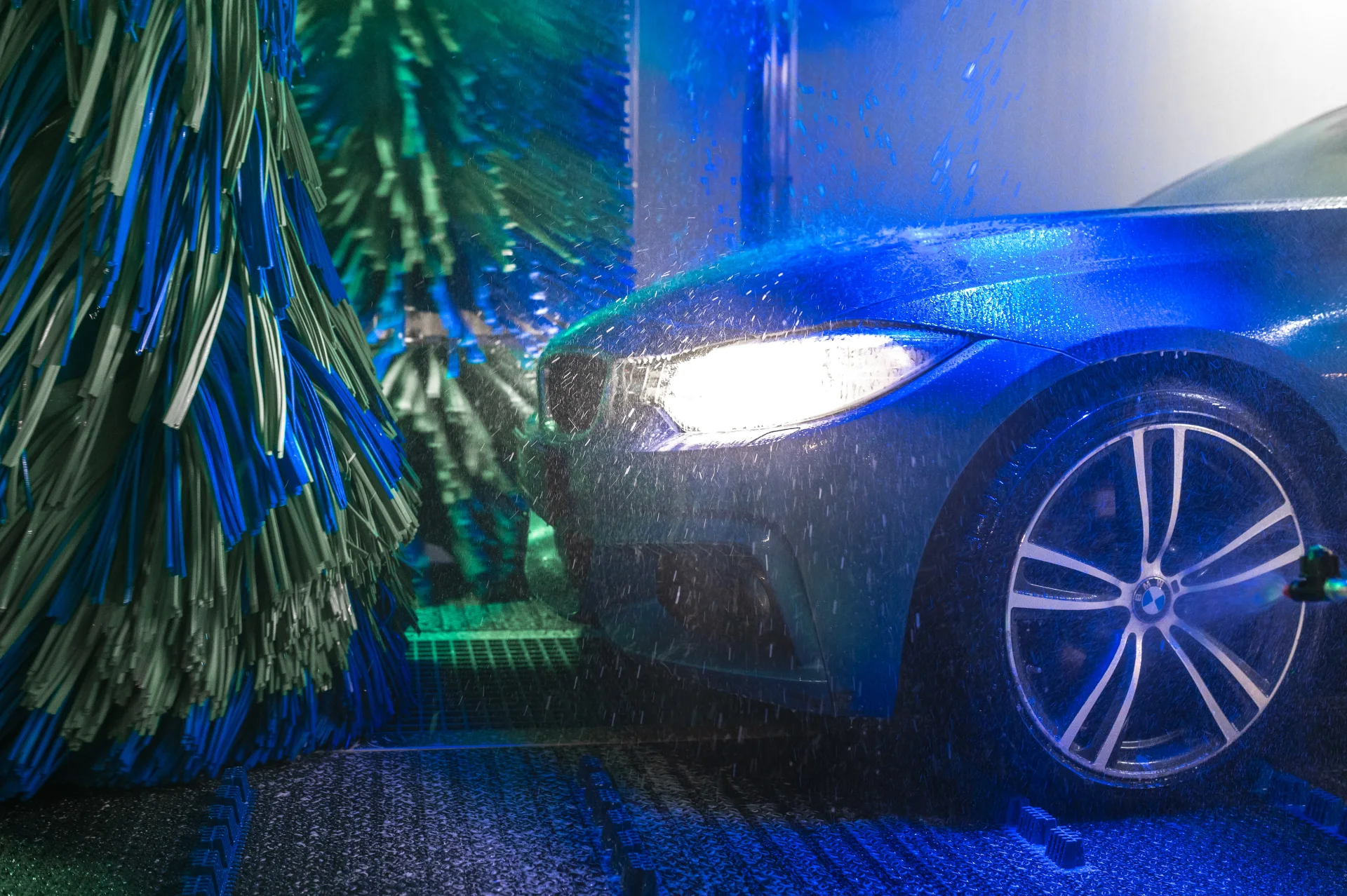 Stranica Paketi: enterijer, eksterijer i paketi Bluewash Express